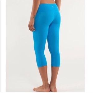 Lululemon Wunder Under Crop RVRS, NWT, aqua blue